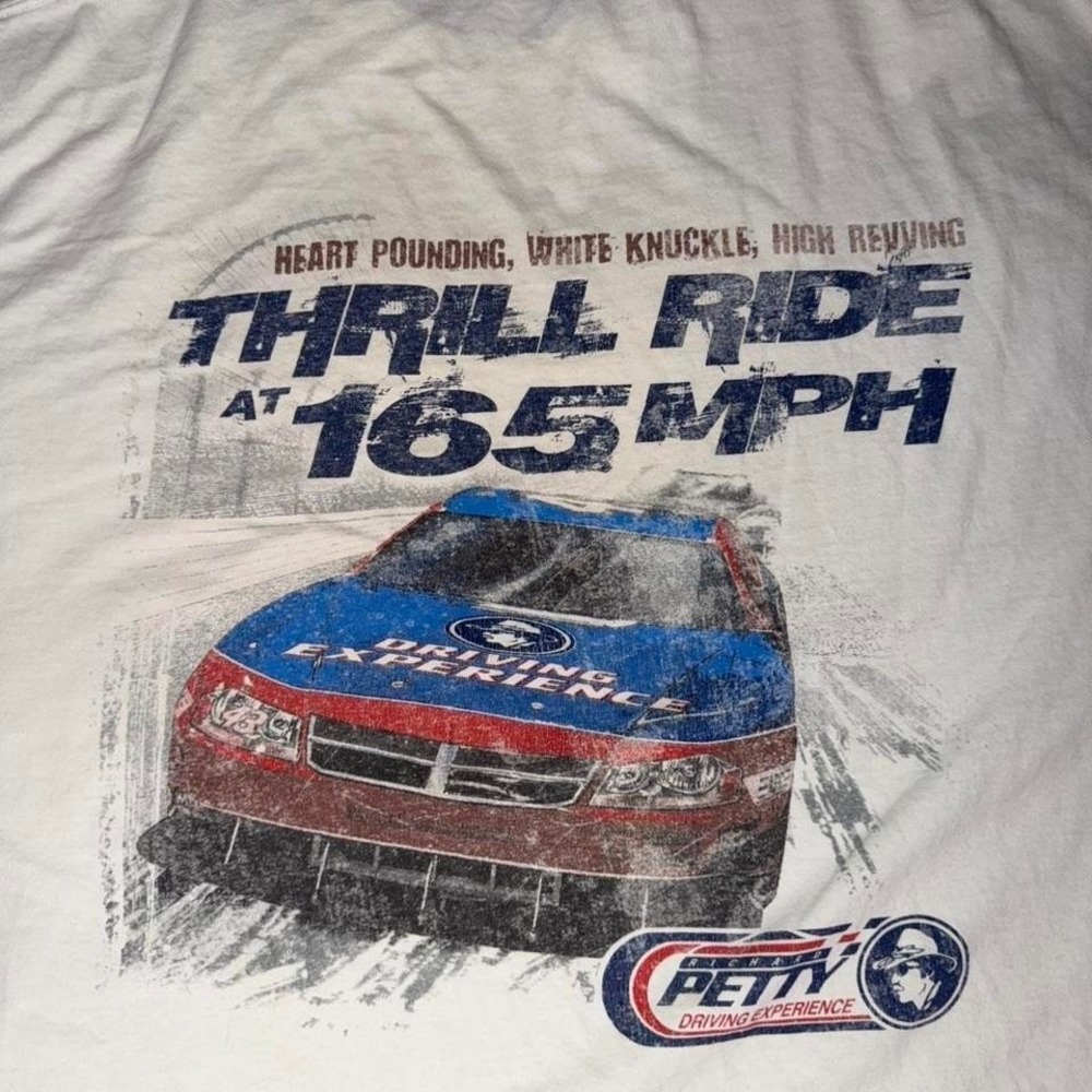 Vintage‎ Hanes white shirt features a graphic for the Richard Petty men size xxl